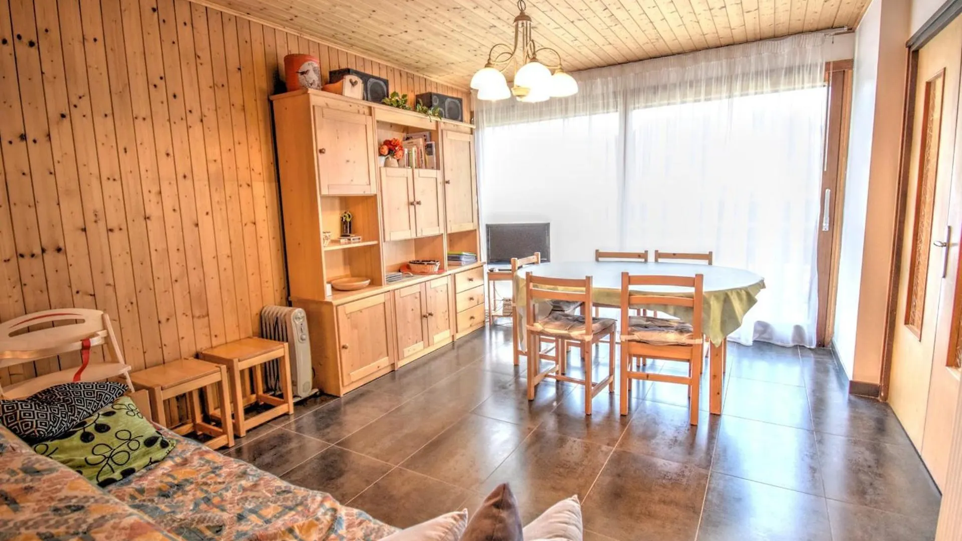 Appartement Renove Avec 3 Pieces, Parking, Proche Centre Et Commodites A Morzine - Fr-1-524-8